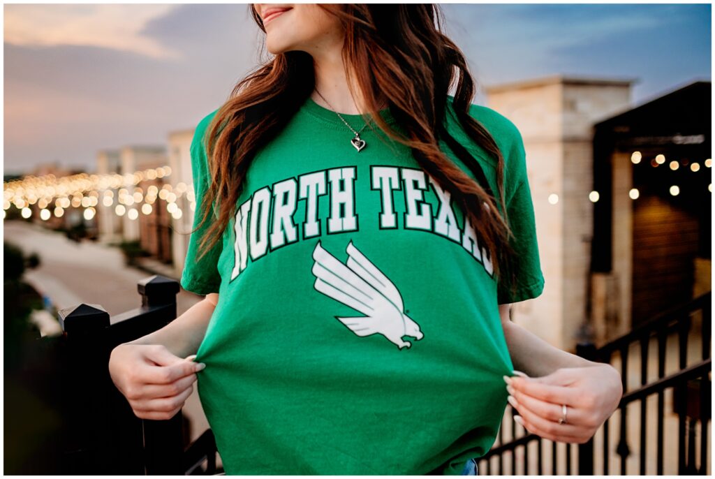 Seattle spring senior portraits, senior photos in Downtown Seattle, Senior girl wearing a University of North Texas shirt